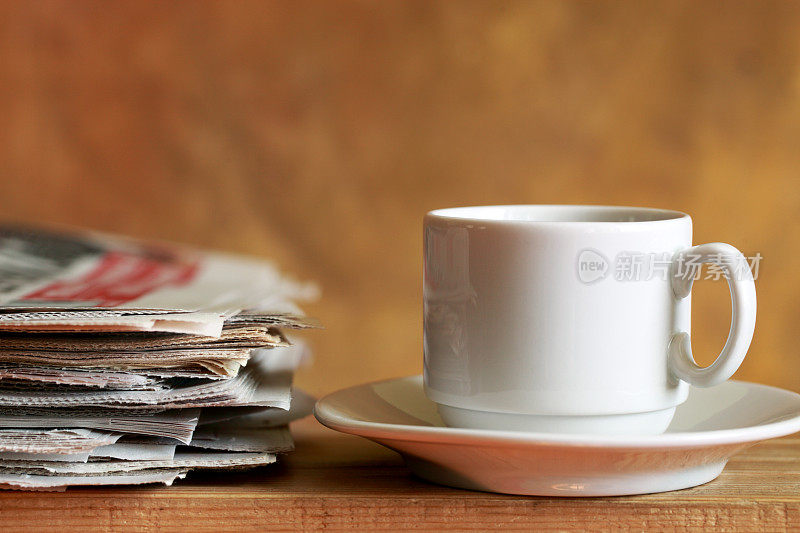报纸和咖啡