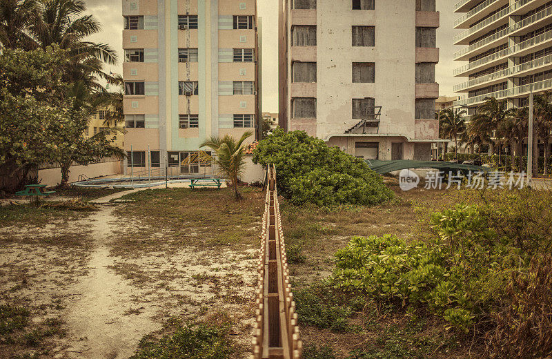 废弃的建筑物里