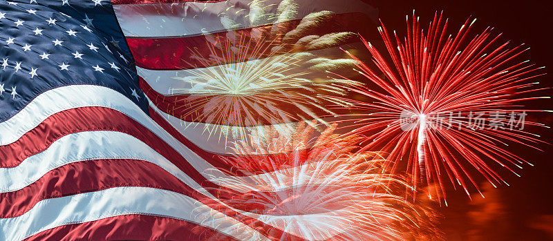 美国国旗飘扬的一个国家节日和烟花
