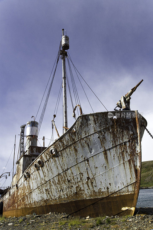 搁浅的老捕鲸船古利特维肯南乔治亚