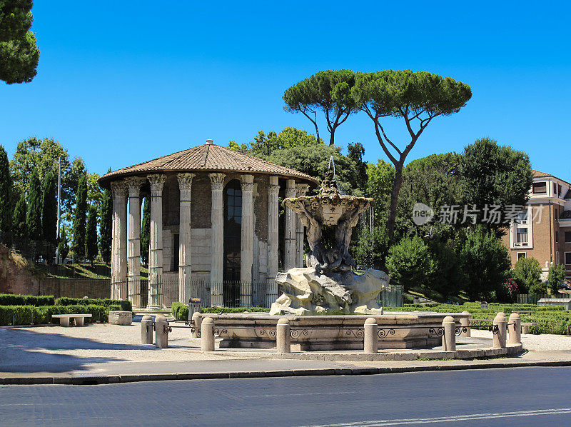 大力神神庙维克多和Tritons喷泉在波里乌姆论坛，真理之口广场，罗马，意大利。
