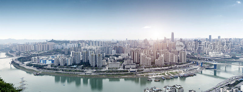 重庆的城市景观和天际线在云天，中国