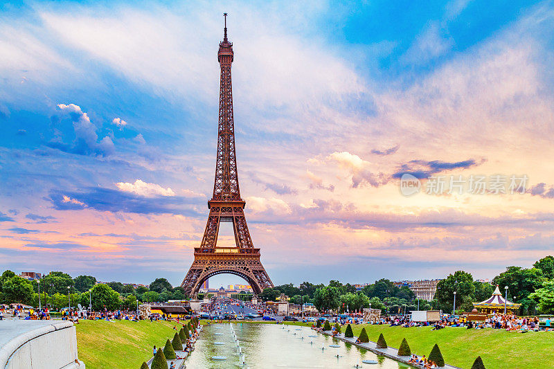 法国巴黎，埃菲尔铁塔和特罗卡德罗公园。