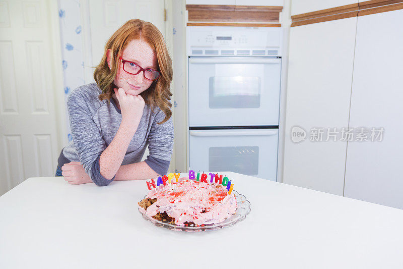 烘焙-室内家庭乐趣生日蛋糕烘焙失败