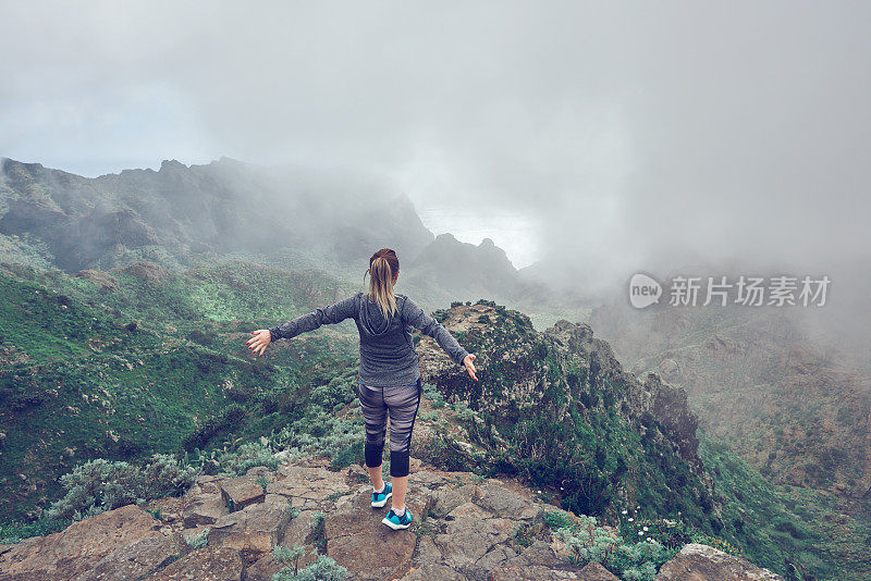 享受登山的成就