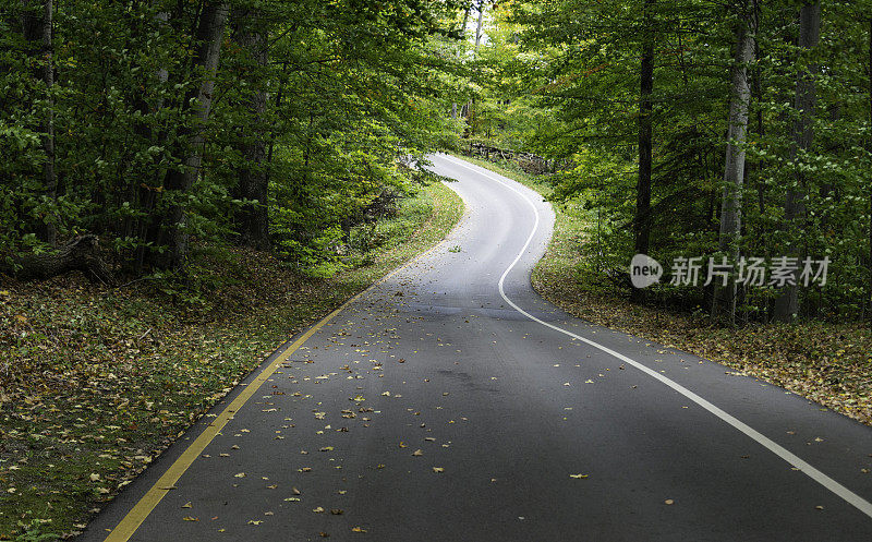 秋季公路旅行，特拉弗斯城，密歇根州