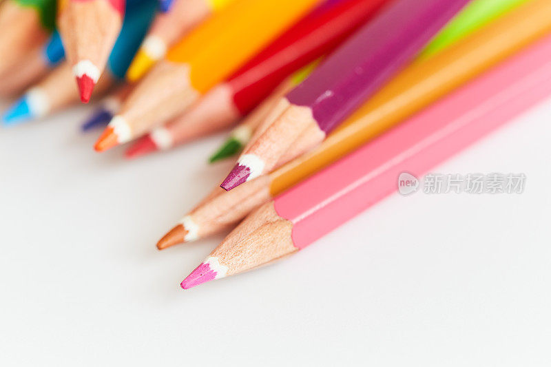一组彩色铅笔蜡笔的特写