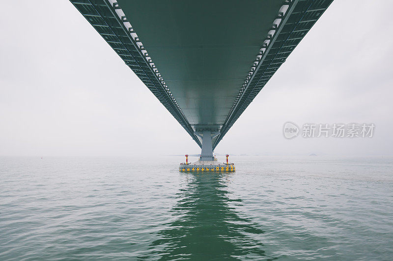 下面是港珠澳大桥