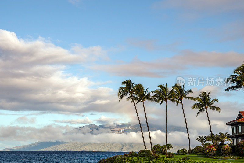 日出和彩虹在波罗海滩，在Wailea，毛伊岛，夏威夷