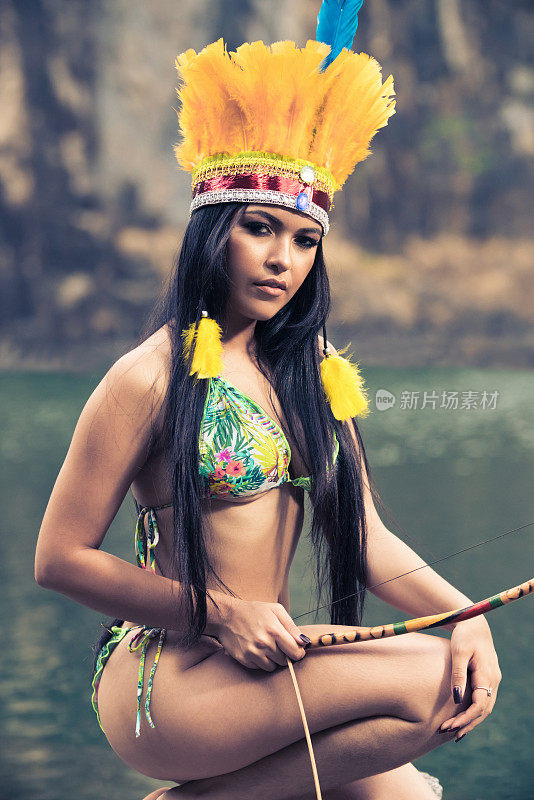 土著文化的深色头发的女人