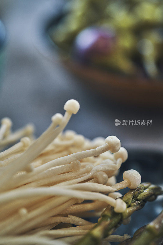 泰国茄子，辣椒，泰国芦笋，莲藕，辣椒，豆芽，豆腐