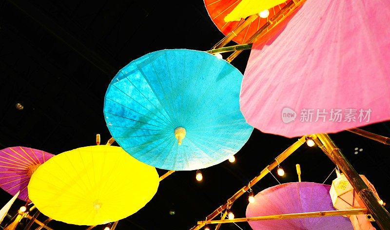 台灯和泰国伞