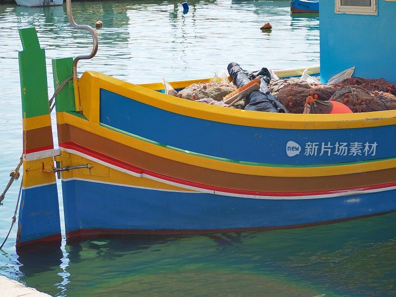 来自马耳他群岛的传统彩色渔船。