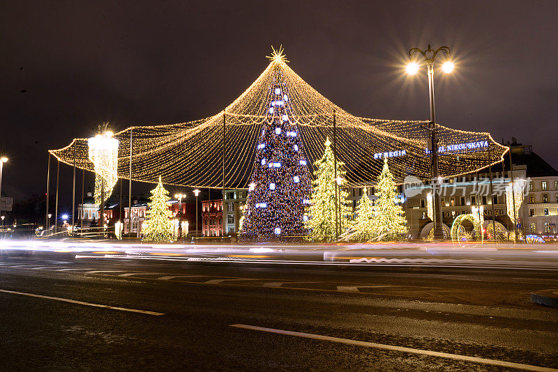 卢比扬卡广场，中间是一棵圣诞树