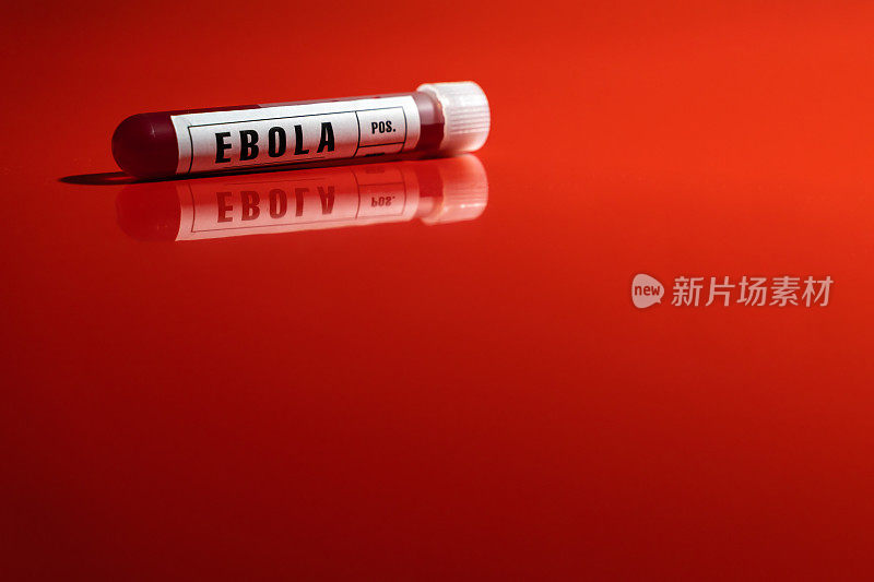埃博拉病毒血样检测试管特写白标，红色背景