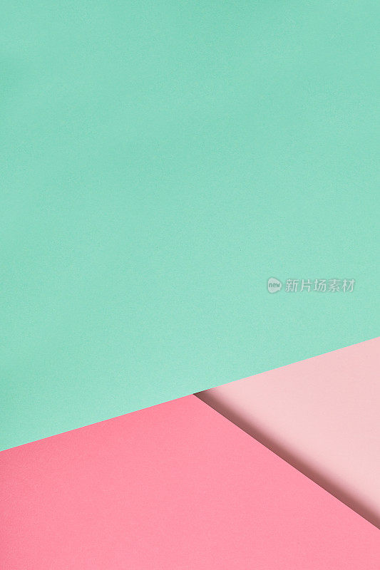 最小的flatlay模板，粉色薄荷彩色软纸蜡笔插画背景，设计师营销。广告文字的复制空间。Topview垂直横幅，抽象几何墙纸