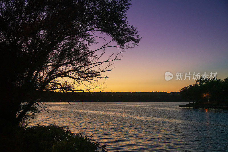 汉密尔顿，安大略-海湾步道日落