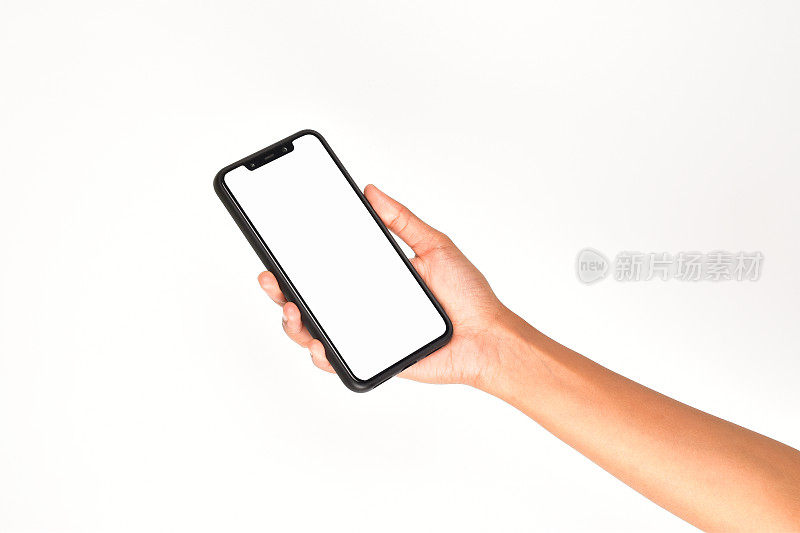 女性手握空白智能手机隔离在白色背景与剪辑路径的屏幕