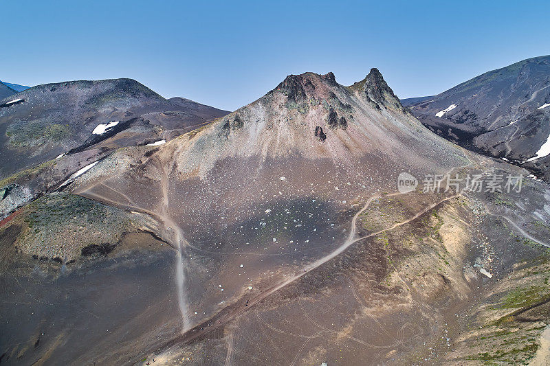 阿瓦钦斯基火山刚开始攀登的骆驼山