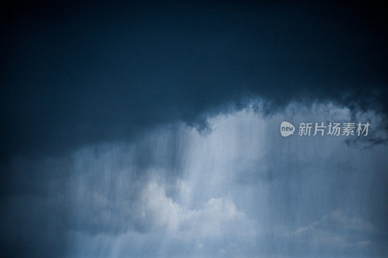 雷雨云层