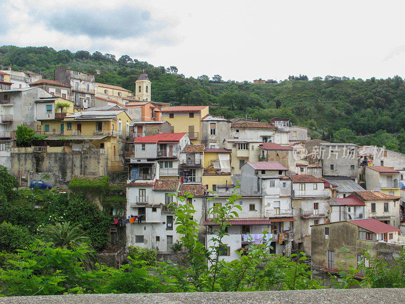 意大利，卡拉布里亚，雷焦卡拉布里亚城市景观与住宅edanias。