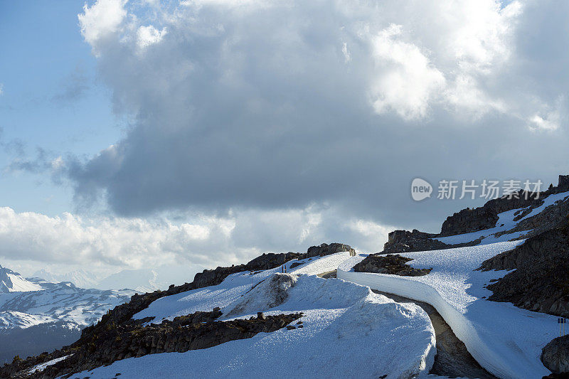 加拿大惠斯勒的巨大雪墙