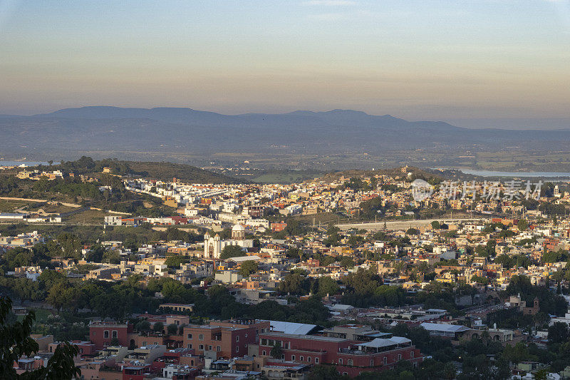 墨西哥圣米格尔德阿连德日出时的全景