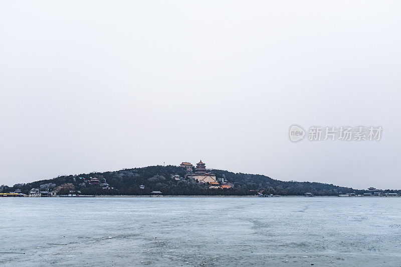 冬天的颐和园，冰封后的昆明湖，万寿山