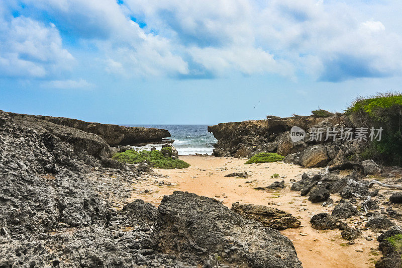 位于谢特博卡的Curaçao加勒比岛上风景优美的海洋和岩层