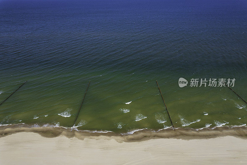 夏日的沙滩(鸟瞰图)