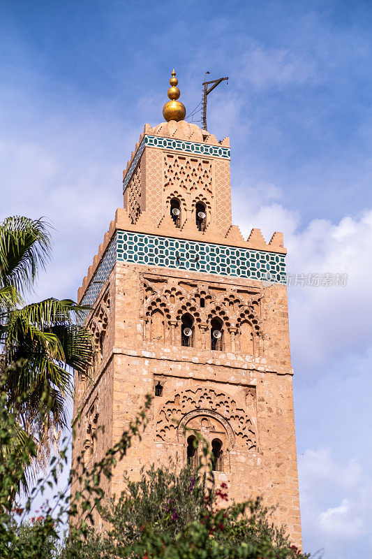 摩洛哥马拉喀什清真寺的尖塔。在清真寺的尖塔上，每天有五次伊斯兰教信徒的祈祷声。