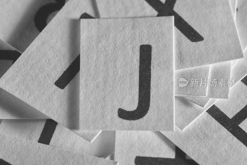 字母J