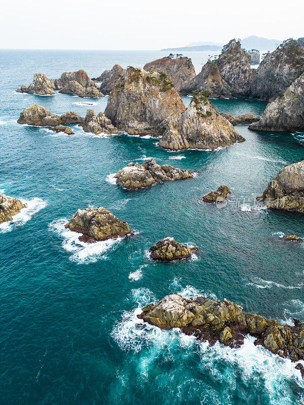 鸟瞰三陆海岸的岩石海岸线-岩手，北日本