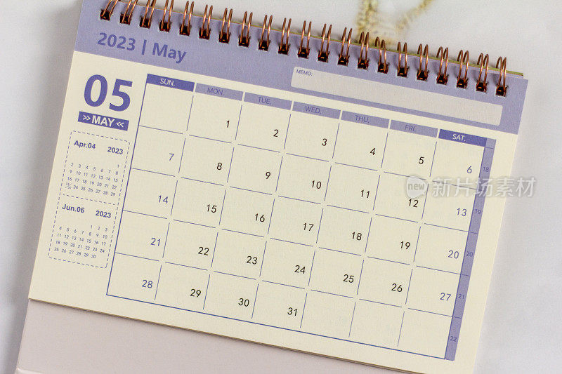 2023年5月的桌面日历。用于计划、分配、组织和管理每个日期的日历。