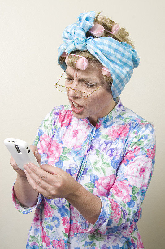 老女人PDA混乱