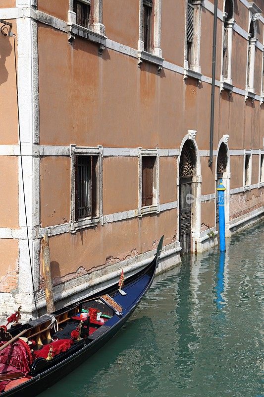 意大利威尼斯的运河和贡多拉