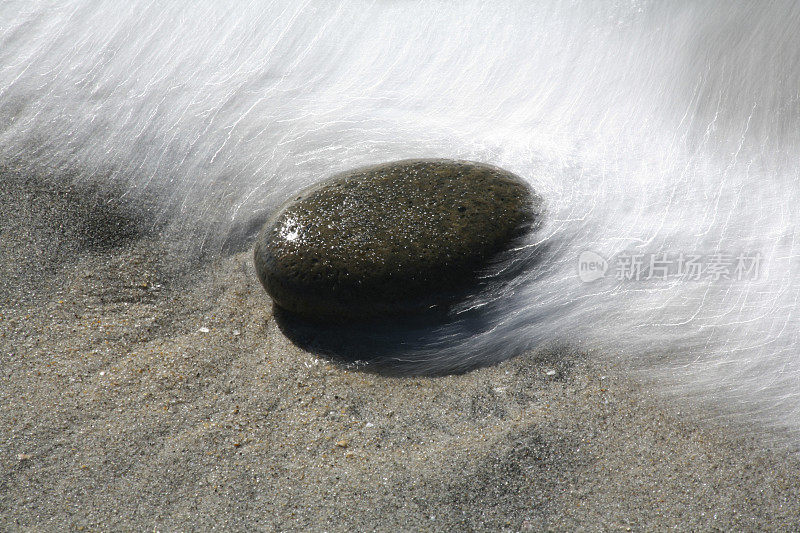 卵石在冲浪