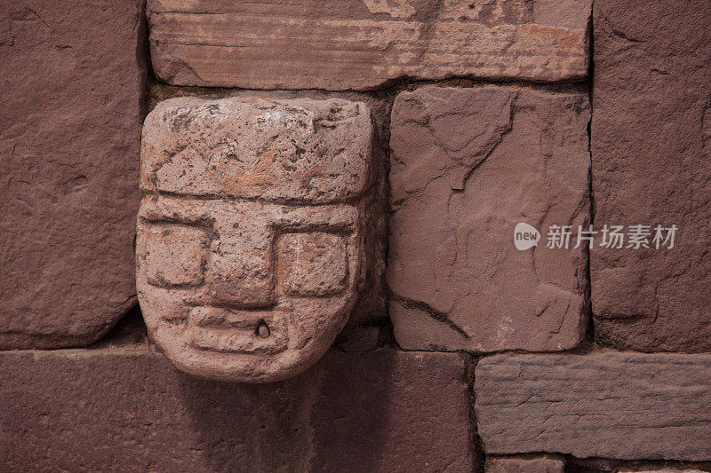 玻利维亚蒂阿瓦纳库的史前石首遗址