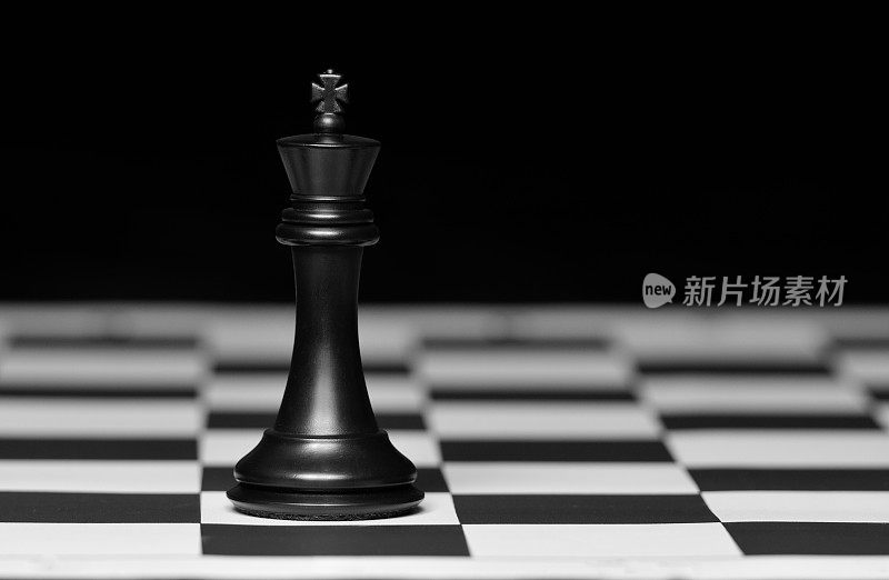 黑棋王与棋盘背景