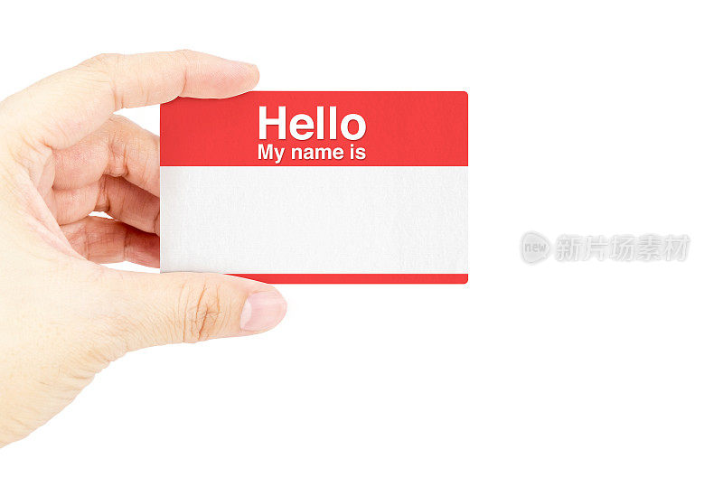 手里拿着名片，上面写着“你好，我的名字是”