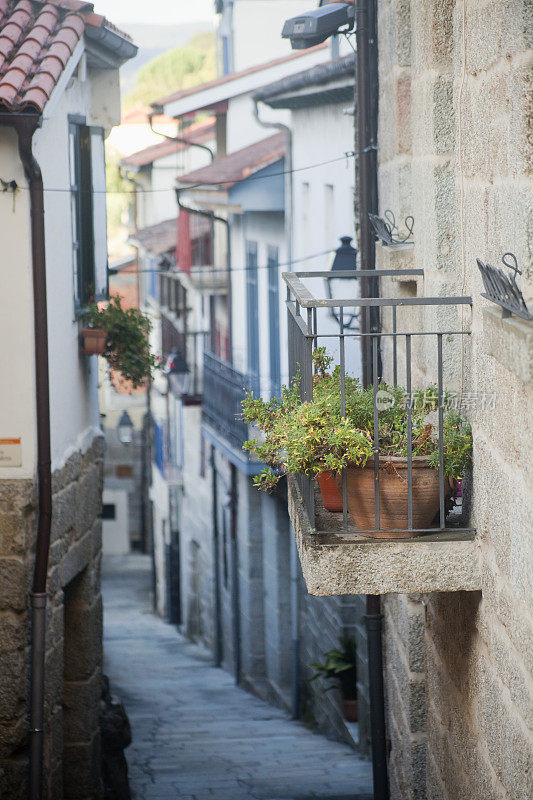西班牙加利西亚，欧伦塞，里巴达维亚的狭窄街道。