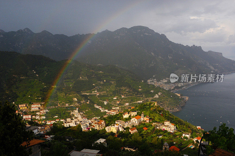 阿玛海岸彩虹