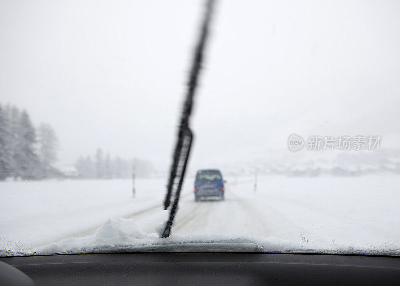 危险的冬季道路