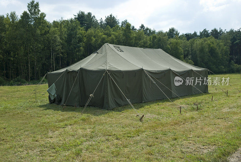 军用帐篷