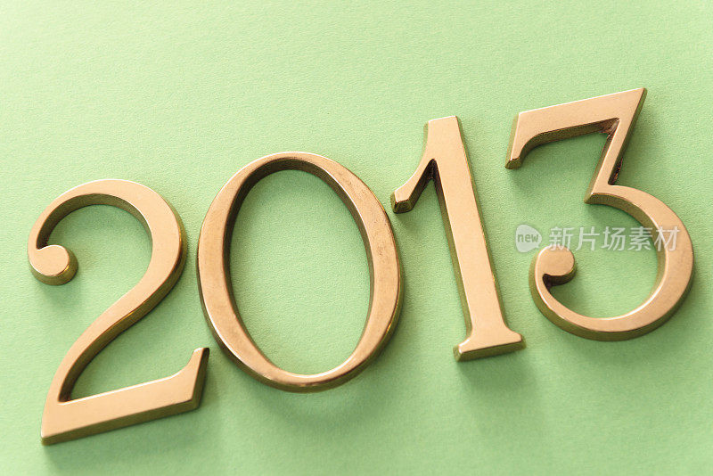 钢铁2013年新年文字上的绿色背景