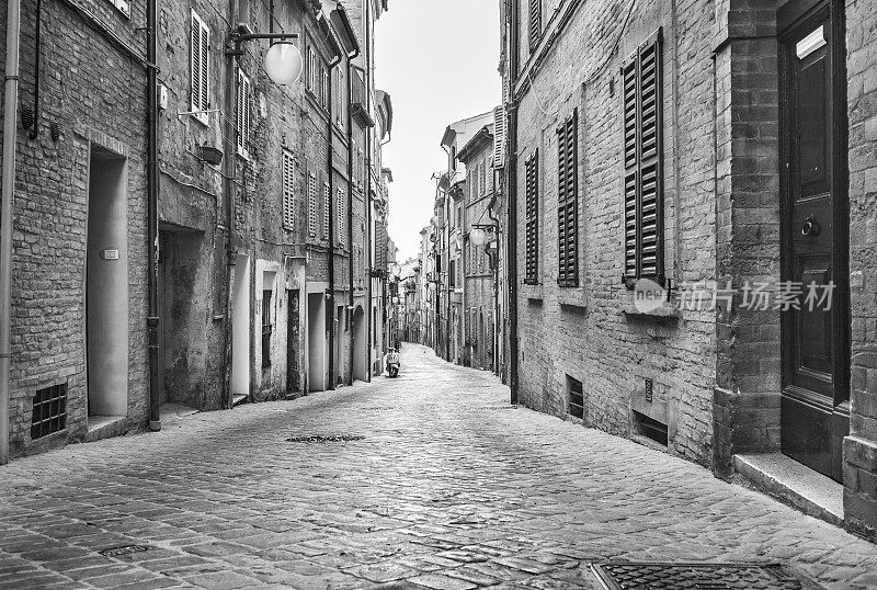 意大利Marche的Macerata小巷