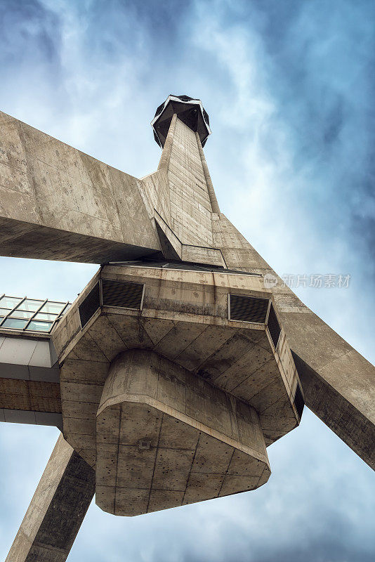 阿瓦拉电视塔，位于塞尔维亚贝尔格莱德阿瓦拉山上的电视电视塔。