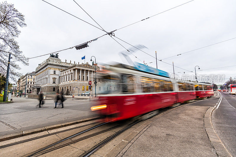 维也纳，有轨电车和议会的背景
