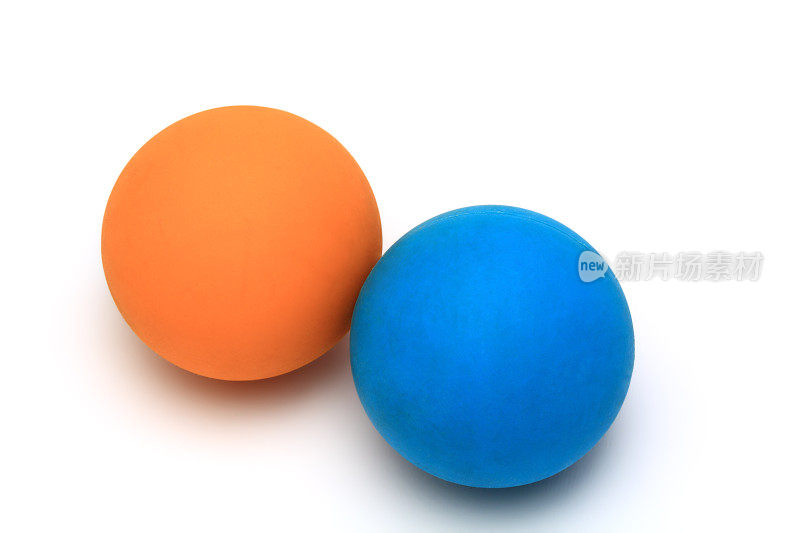 两个彩色橡皮球