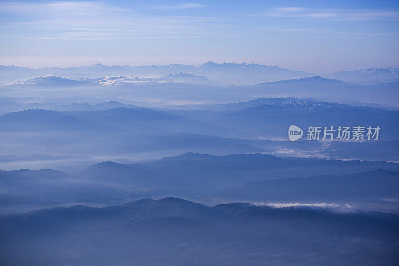 土耳其达拉曼·费提耶·穆格拉附近大雾弥漫的高山